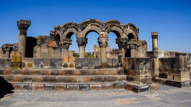 ruins-of-zvartnots-temple-armenia