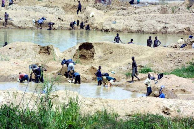 diamond-workers-in-sierra-leone